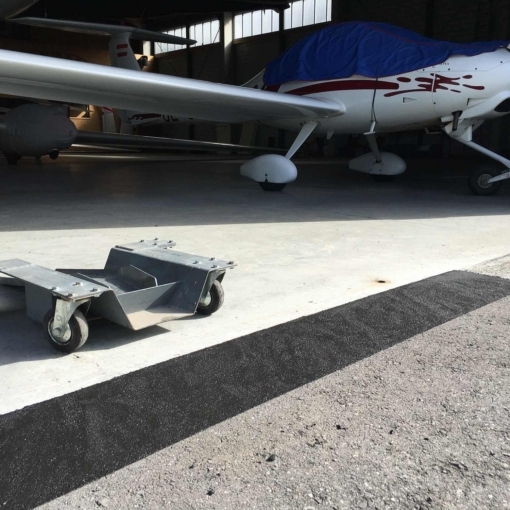 anwendung-2k-reparaturmoertel-flugplatz-hangar